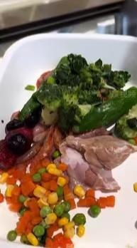 上海现狗狗麻辣烫25元斤引热议专家：煮熟就行但狗吃多了会挑食(图2)