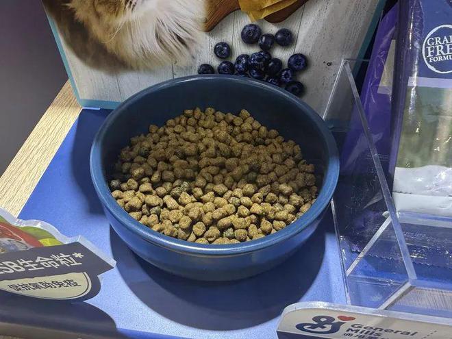 九游app：进口宠粮暂不涨价外资品牌还要在中国开店！(图2)