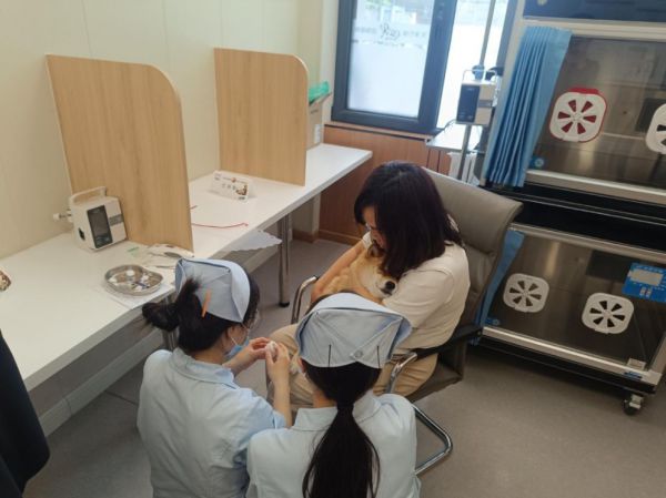九游体育：燕伦医师妙手回春天泽万物宠物医院守护爱宠健康(图3)