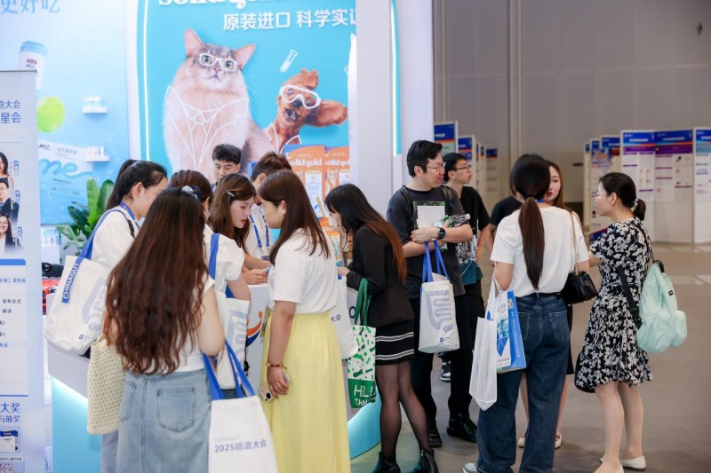 九游官网入口：2025中国肠道大会｜健合集团举办「健合全家庭肠道健康卫星会」发布两大指南树立全家庭健康新标杆(图4)