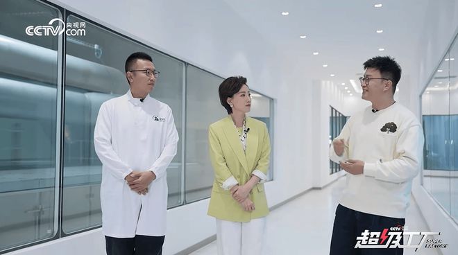 央视网探厂诚实一口：体验宠粮生产背后的“鲜”与“爱”(图2)