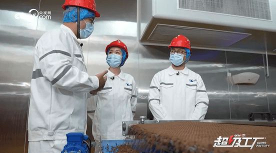 央视网探厂诚实一口：体验宠粮生产背后的“鲜”与“爱”(图5)