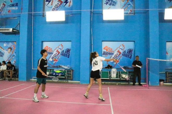挥拍展锋芒青春续华章！瑞派宠物医院东北区域沈阳站羽毛球比赛圆满落幕(图1)