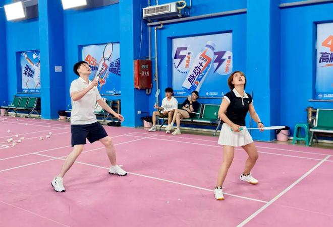 挥拍展锋芒青春续华章！瑞派宠物医院东北区域沈阳站羽毛球比赛圆满落幕(图2)