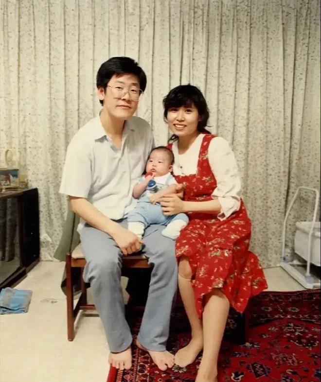 九游体育：李在明和老婆一起亮相比金建希温柔漂亮学历高一个贤妻旺三代(图12)