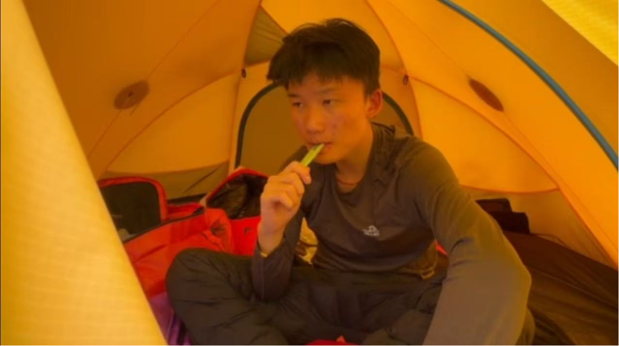 九游体育：科学营养助力17岁少年登顶珠峰(图2)