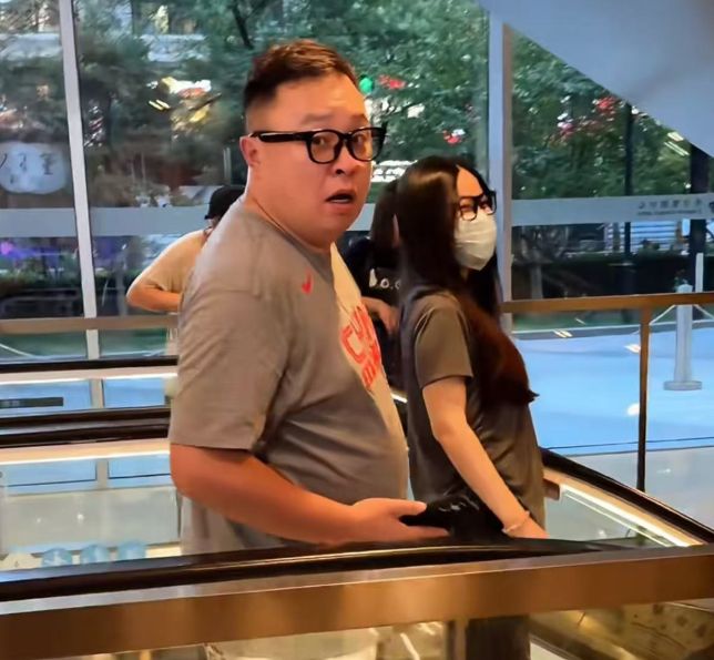 阎鹤祥搬进大别墅秀恩爱撒狗粮婚后生活甜蜜壮壮真疼媳妇(图3)