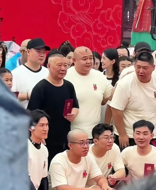 阎鹤祥搬进大别墅秀恩爱撒狗粮婚后生活甜蜜壮壮真疼媳妇(图4)