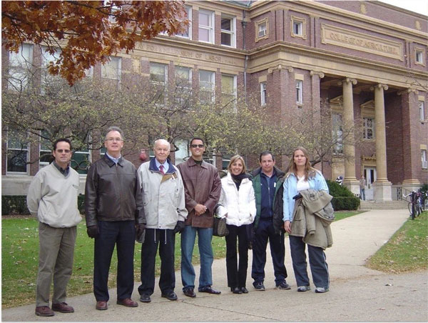 九游官网入口：集宠国际携手 UIUC 顶尖专家淘力派处方粮以科学营养筑牢宠物健康防线(图5)