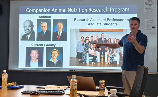 九游官网入口：集宠国际携手 UIUC 顶尖专家淘力派处方粮以科学营养筑牢宠物健康防线(图4)