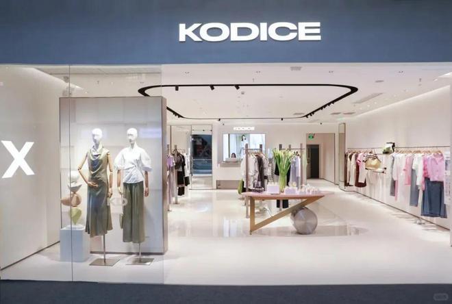 九游app：2200+新首店来了！德基广场炸街这些赛道“杀”疯了…(图9)