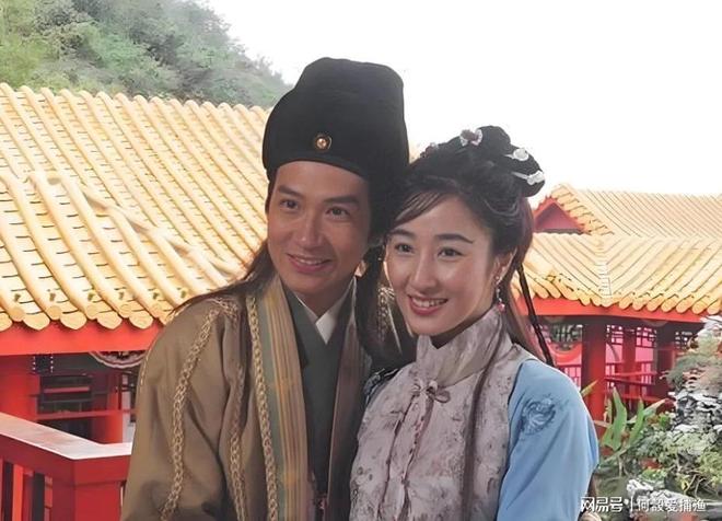 张家辉与关咏荷香港街头美食61岁关咏荷状态引关注(图2)