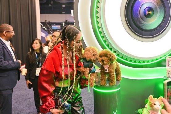 优克联CES首发PetCam宠物摄像头双品重构人宠互联范式(图2)